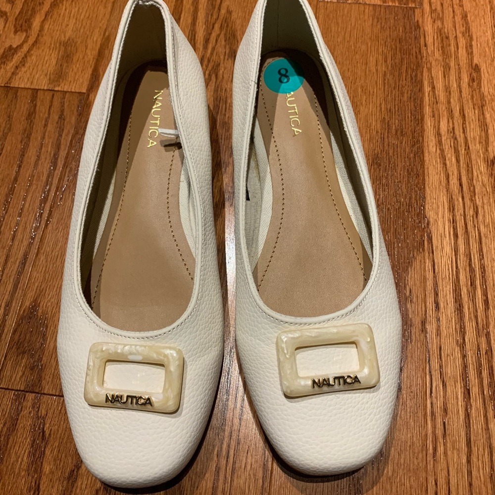 Nautica White Womens Leather Ballet Flats with Decorative Buckle